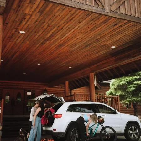 Glacier House Hotel & Resort