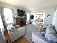 Downtown Retreat with large privacy fenced yard. Pet Friendly! - Boutique