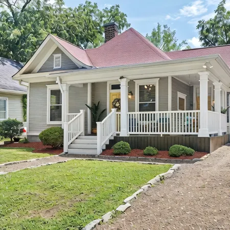 HISTORIC SOUTHERN RETREAT 6 MINUTES TO DOWNTOWN & BROADWAY