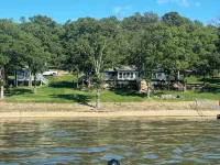 Waterfront with Private dock w/ amazing views, fire pit and pet friendly! - 3 étoiles