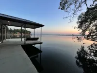 Wheeler Lake Retreat with private dock -  Privatzimmer