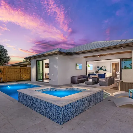 New Villa! Close to the 🏖️! Heated Pool/Spa, Lanai, Grill, EV🔌! Two King beds!