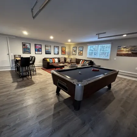 Huge home, sleeps 12, Newly remodeled, perfect for large groups NO PROM PARTIES