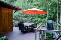 Lakeside Luxury: Spacious 6-Bdrm Lodge with Dock - Boutique