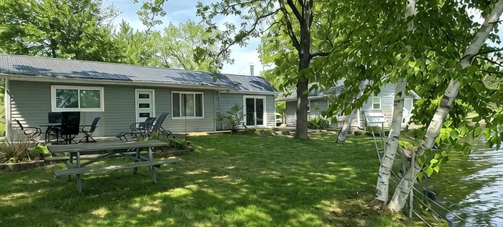 New Lake Holcombe listing 4 season, very cozy 2BR, 1BA sleeps 6 Hotels in Chippewa County