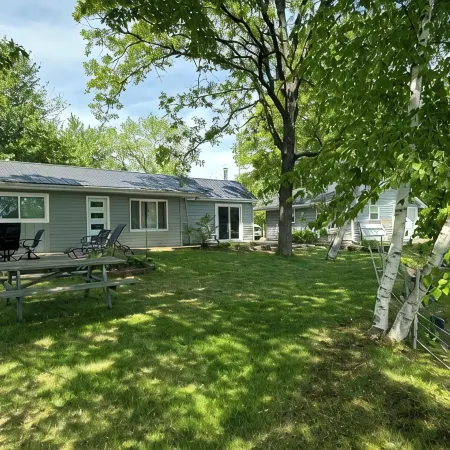 New Lake Holcombe listing 4 season, very cozy 2BR, 1BA sleeps 6