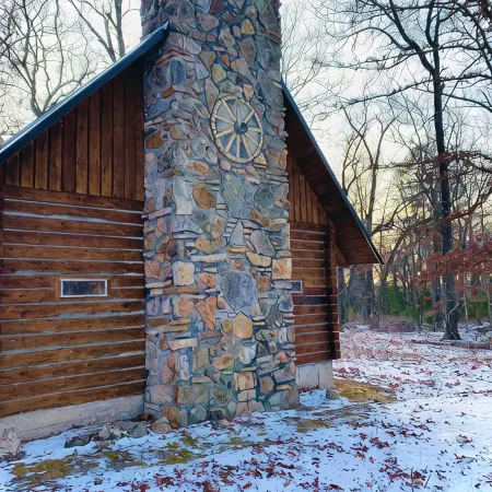 Tranquil Log Cabin adjacent to Mark Twain National Forest + minutes to the river
