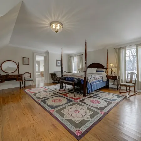Private and Comfortable Room in a Luxury House Hotel di Markham