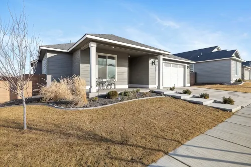 Homegrown Retreat - Spacious 3-bedroom family home - Fully Fenced in backyard - 4성급