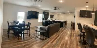 Amazing Spacious House in Ideal Location - Perfect for Large Groups! - Jacuzzi