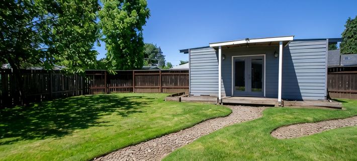 Sparkling Clean Mid Century Modern Home in Ferry Street Bridge Area Hotels in Eugene