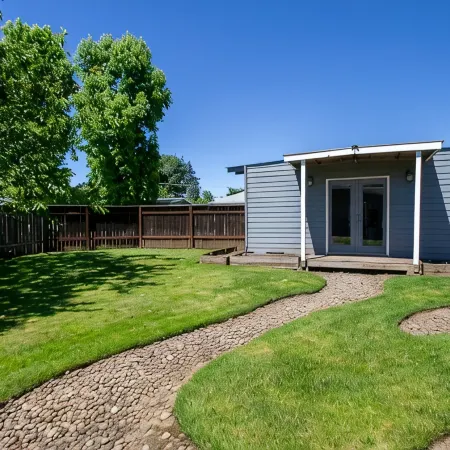Sparkling Clean Mid Century Modern Home in Ferry Street Bridge Area