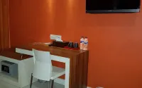 Hotel Bed and Breakfast Surabaya - parking