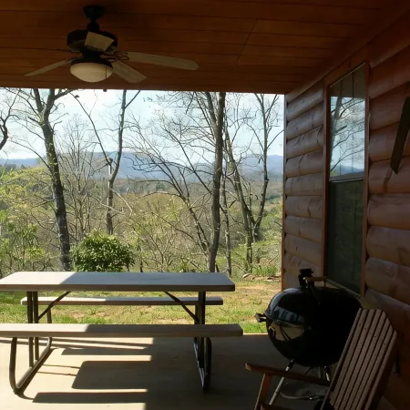 3-Bedroom 3-Bath Cabin 6 Minute Drive to Harrah's Casino - 1 GIG Internet