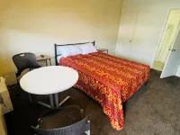 The Oaks Motel - Parkplatz