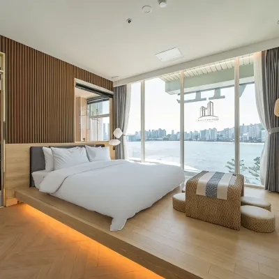 De Homme Hotel Hotels near مركز دوون الفني