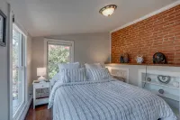 4 Bedroom, 3  Bath  Big Downtown Frederick home, w/ Private Patio &  fire table - Parvekkeita