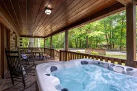 3.5 Miles to Blue Ridge + Hot Tub + Shuffleboard + Fire Pit + Arcade - シャレー