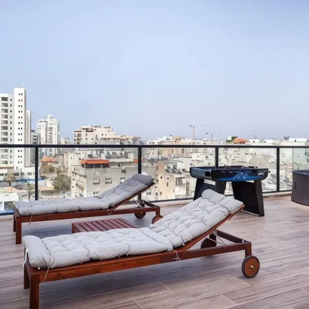 Beachside 3Br l Huge Patio and Parking l Mamad