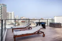 Beachside 3Br l Huge Patio and Parking l Mamad - parking