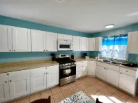 Aly’s Hideaway: Exceptional Value -  2Br Green Turtle Cay Home with Dock Slip - WiFi