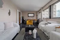 Spacious 5BR Apartment in La Defense - 2-Star
