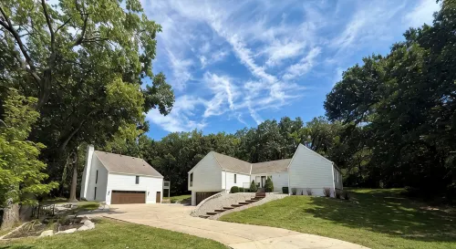 Family Friendly home w/ game room- Perfect Location - 3-Star