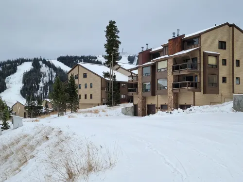Ski In/Ski Out, 3 BR/3BA  Condo, Hot Tub, Fireplace in Big Sky Mountain Village - バルコニー