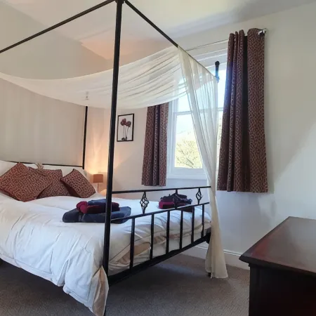 Hinton Lodge - Quaint Victorian four star cottage in a quiet rural location.