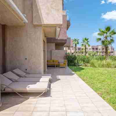 3 bedrooms, large pool, private garden Others