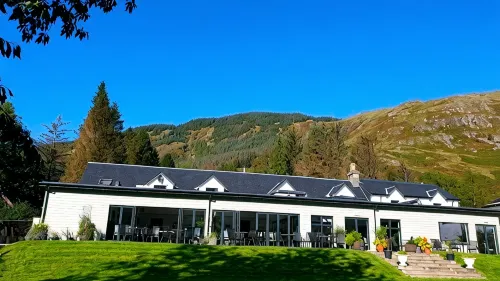 The Brander Lodge Hotel and Bistro - parking