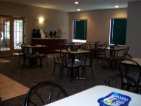 Days Inn by Wyndham Moose Jaw - breakfast