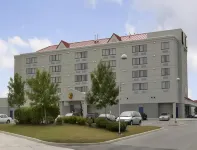 Super 8 by Wyndham Mississauga Hotel di Mississauga