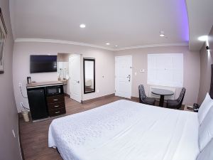 Diamond Bell Inn & Suites