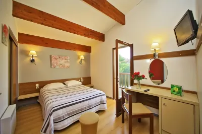 Le Clos Grand Hotel di Mercues
