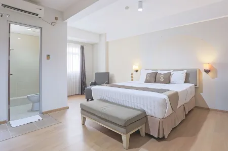 Hotel Gunawangsa Manyar Отели в г. Sukolilo