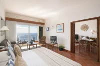 Albatroz Beach & Yacht Club Hotels in Canical