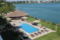 CityBlue Creekside Hotel & Suites - Rooftop Pools