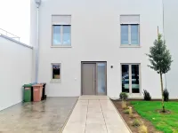 Spacious & Luxurious 5 Bedrooms House - 2-Star