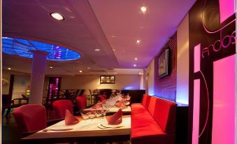 Logis Hotels - Hotel Restaurant l Enclos