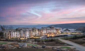 Cloudland at McLemore Resort Lookout Mountain, Curio by Hilton