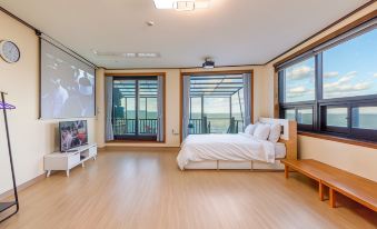 Daebudo (Yeongheungdo) Shiplipo Beach Pension
