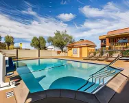 Rodeway Inn & Suites Corona - 2 Sao