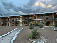 Landmark Lookout Lodge فنادق في Tombstone