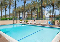 Anaheim Islander Inn and Suites - 2-Star