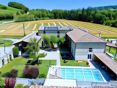 La Ferme des Denis Hôtels à : Chanos-Curson