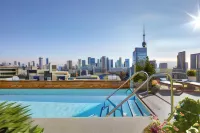 1 โรงแรมทอรอนโต - สระว่ายน้ำบนดาดฟ้า