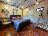 Lakeside Boheme Inn Hotels in Isambe