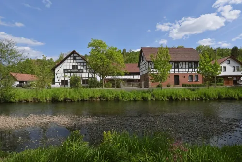 Landhotel der Distelhof Mit Scheunencafe Hotels in Зуль