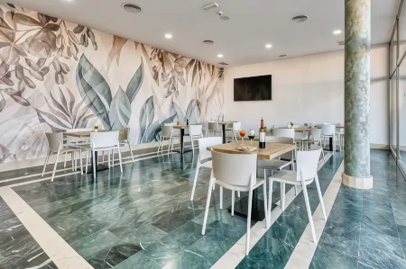 Checkin Madrid Móstoles Отели в г. Алькоркон